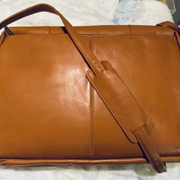 Genuine Leather CHICAGO BULLS NBA Embossed Messenger Laptop Bag Lin Edition NEW - Picture 14 of 16